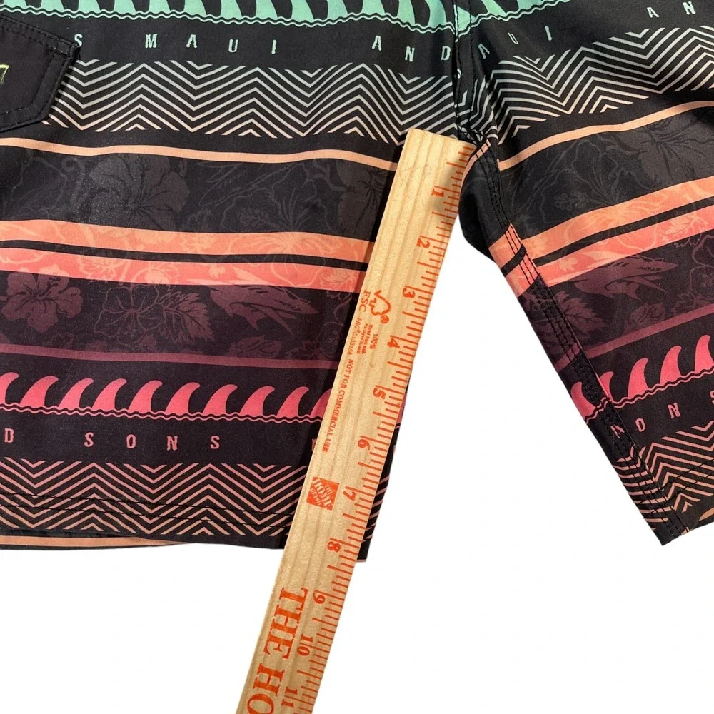 Maui and Sons Board Shorts Mens 38‎ Black Shark Striped 4 Way Stretch Surf Beach